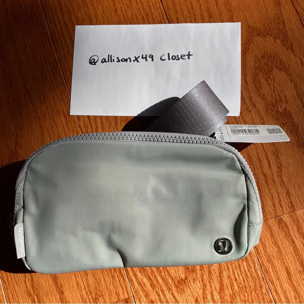 Silver Drop Everywhere Belt Bag Lululemon - Picture 2 of 7